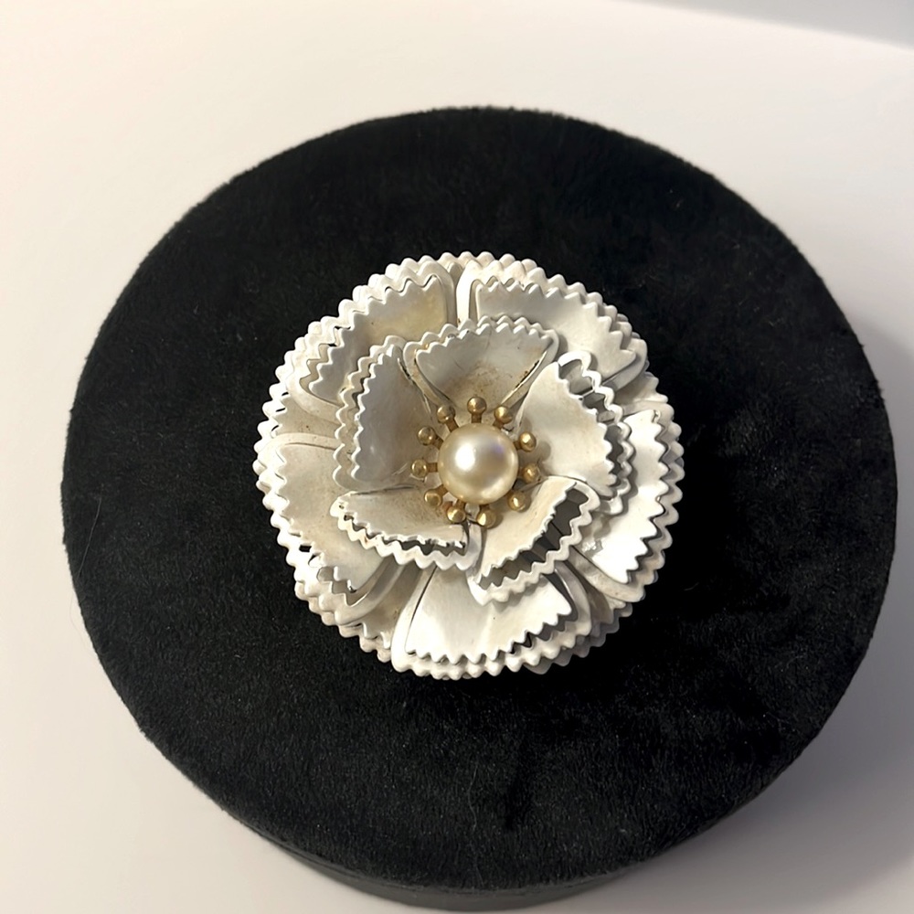 1960 Vintage Iridescent Sparkling Faux Pearl with Gold Setting Flower Brooch
